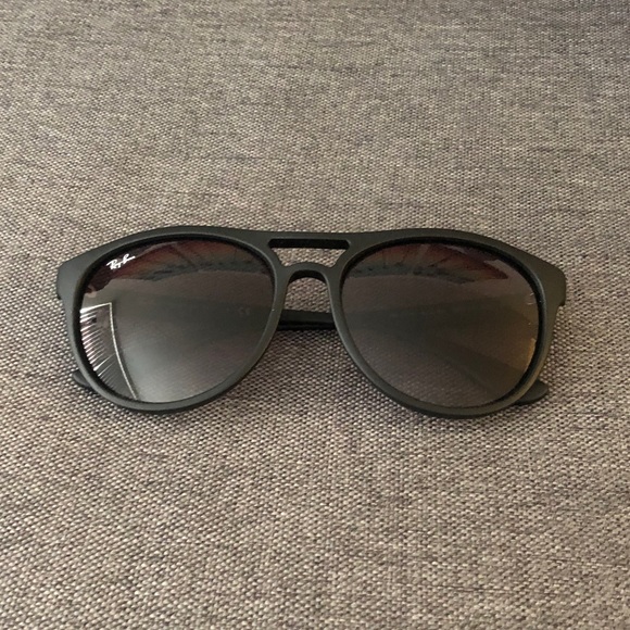 Ray Ban Sunglasses with Case BRAND NEW! main image 4